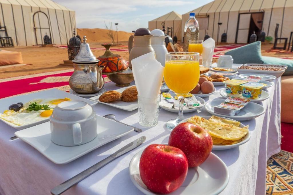 Ahlam Luxury Camp Hotel เมอร์ซูกา ภายนอก รูปภาพ