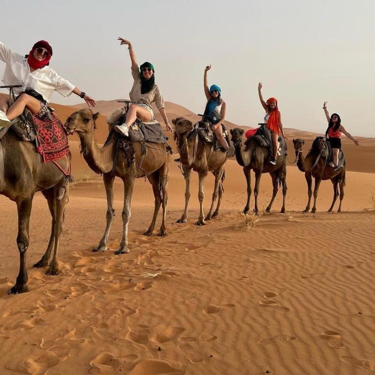 Ahlam Luxury Camp Hotel เมอร์ซูกา ภายนอก รูปภาพ